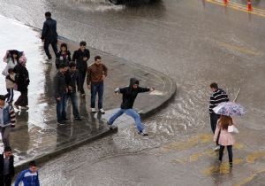 Altyapı yine iflas etti