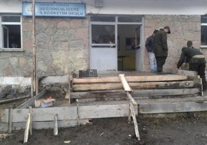 Vali den Jandarma ya ödül