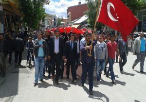 Aşkale’de Bayrağa Saygı Yürüyüşü