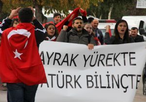 Bayrak ve Atatürk için yürüdüler