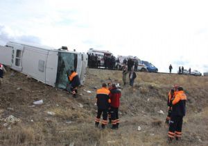 Yolcu otobüsü şarampole uçtu: 20 yaralı