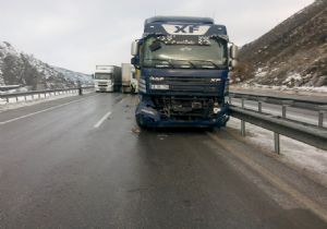 Erzincan yolunda zincirleme kaza: 2 yaralı