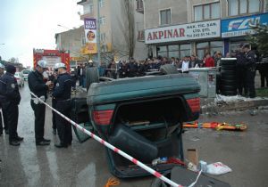 Otomobilde sıkışan genç yaşamını yitirdi