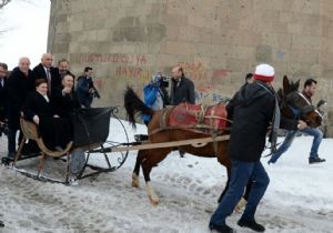 Bakan Sarı’dan atlı kızak turu