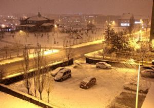 Erzurum yeniden beyaza büründü