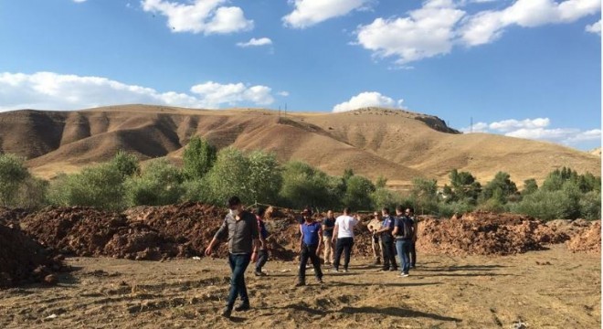 AFAD ekibi, toprağa gömülü ceset buldu