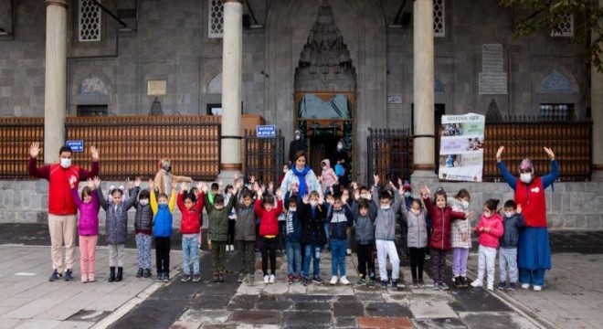 Anaokulu öğrencilerinden Camii ziyareti
