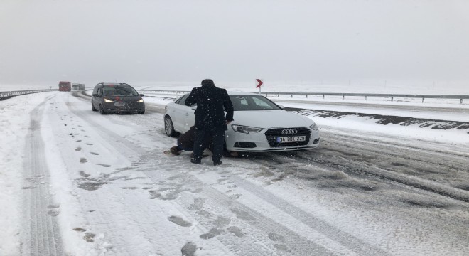 Araçlar yolda mahsur kaldı