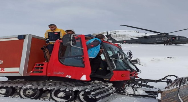 Avcılar helikopterle kurtarıldı