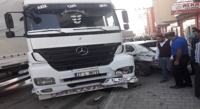 Aşkale de trafik kazası: 3 yaralı