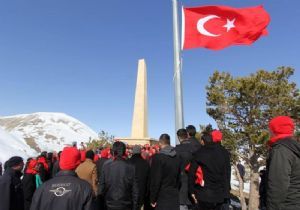 Bayburt şehitlerine yürüyor