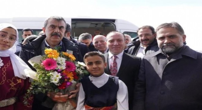 Bakan Tekin Erzurum’da