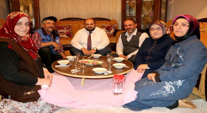 Başkan Orhan’dan çat kapı iftar