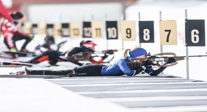 Biatlon kızlarda Fransız Camille Bened kazandı