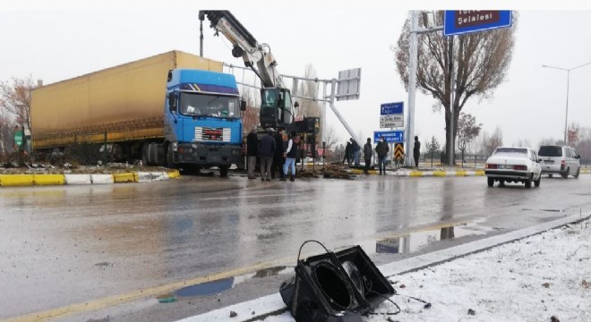 Buzlanma trafik kazasına yol açtı