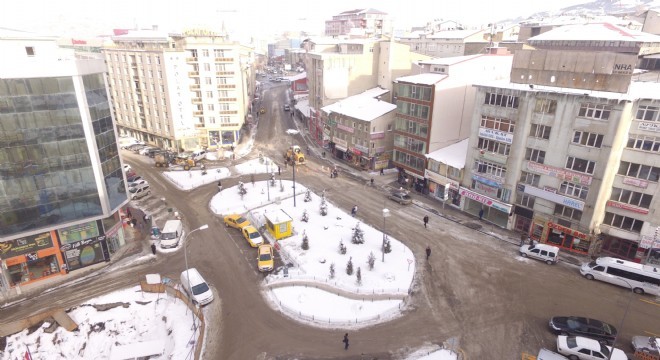 Büyükşehir kar temizliğine yoğunlaştı