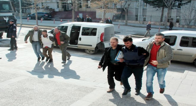 Cinayet zanlıları adliyeye çıkarıldı