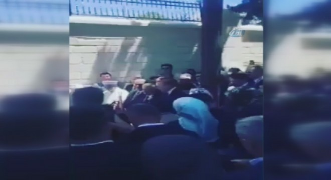 Cumhurbaşkanından Şehit kabri başında Kur an-ı Kerim tilaveti