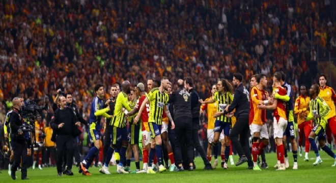 Derbi sonrası saha karıştı