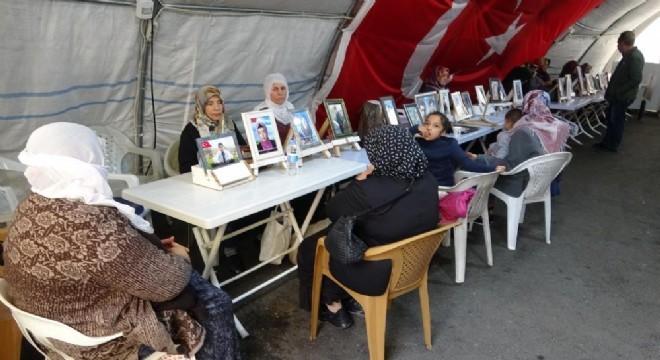 Diyarbakır anneleri bin 204 gündür nöbette