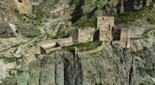 Doğu da Tarih hazineleri:  Engüzek Kalesi