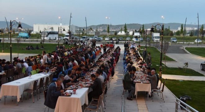 ETÜ Öğrenci Konseyinden öğrencilere iftar yemeği