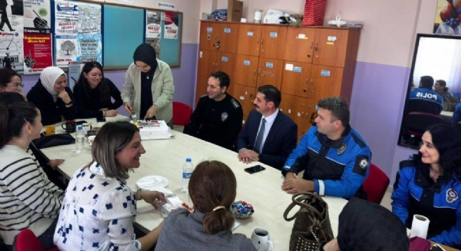 Emniyetten öğretmenlere  Öğretmenler Günü  sürprizi