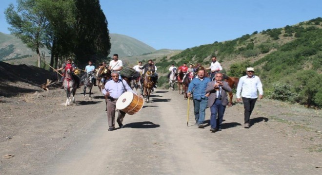 Erzurum cirit ekibi düğüne coşku kattı