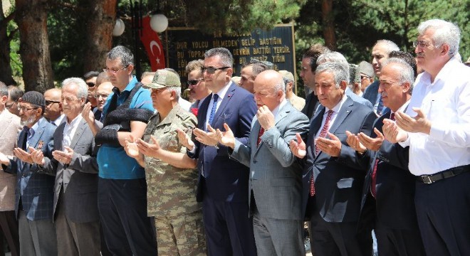 Erzurum protokolü Karskapı Şehitliğinde buluştu