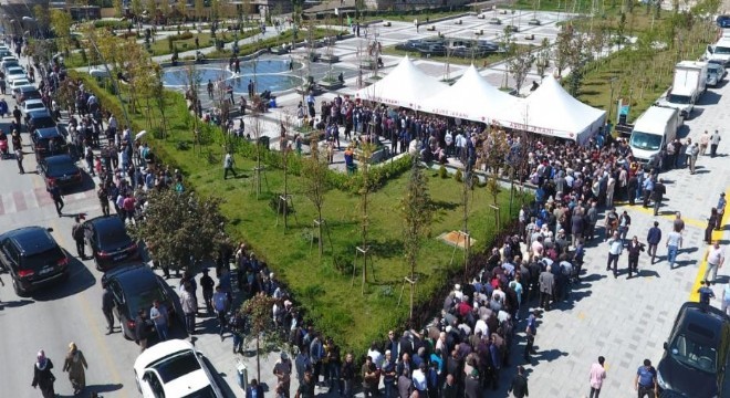Erzurum’da binlerce kişiye aşure dağıtıldı