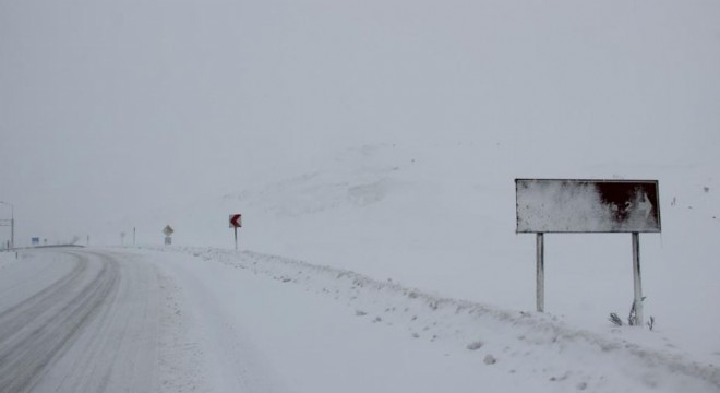 Erzurum’da yüksek kesimlerde tipi etkili oluyor