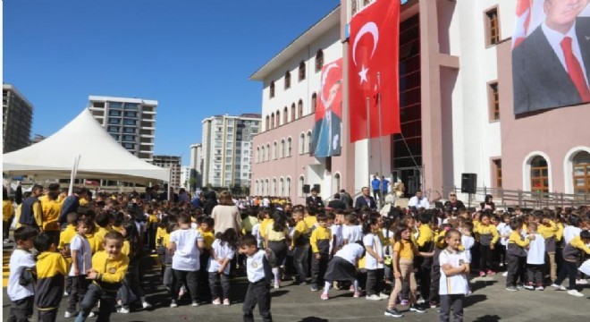 Erzurum’da zil çaldı, okullar başladı