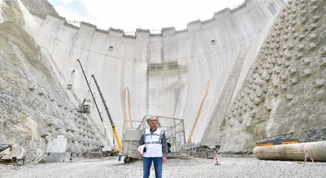 Eyfel Kulesi nden 25 metre kısa olacak