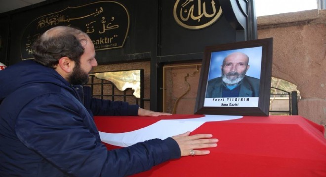 Gazi dedesini gözyaşıyla uğurladı