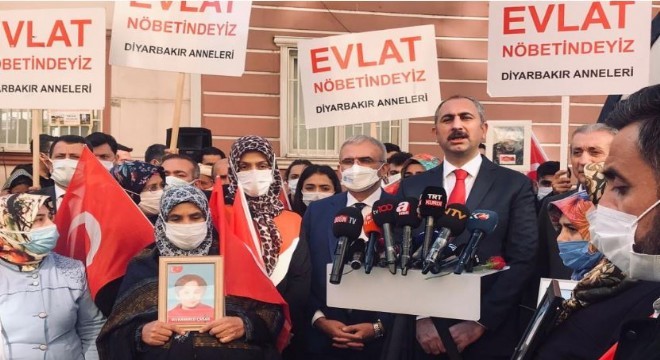 Gül, Diyarbakır annelerini ziyaret etti