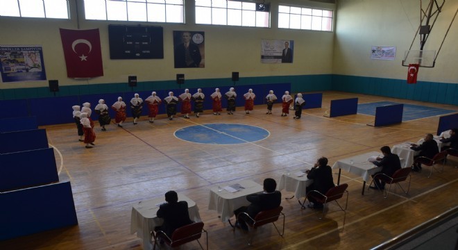 Halk oyunlarında Yahya Kemal Ortaokulu gururu