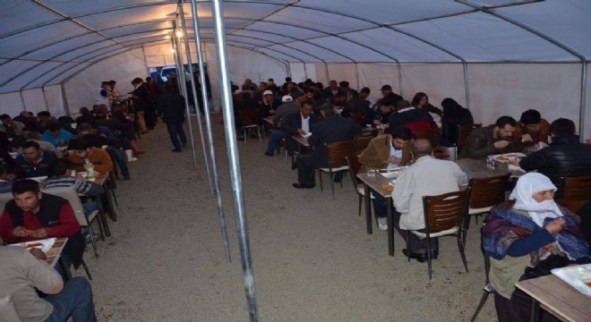 Her gün 500 kişiye iftar yemeği veriliyor