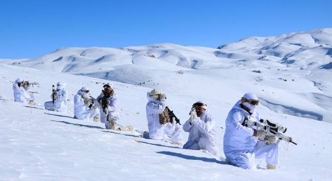 Jandarma Komando Timleri terörist avında