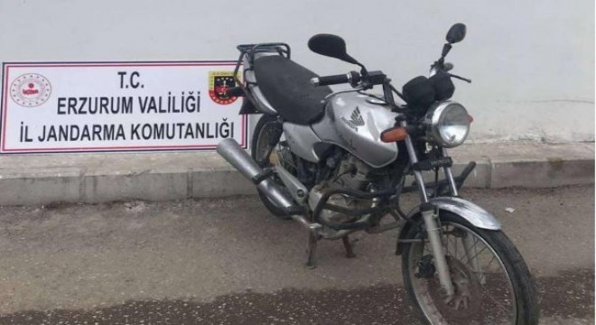 Jandarma motosiklet hırsızlarını yakaladı