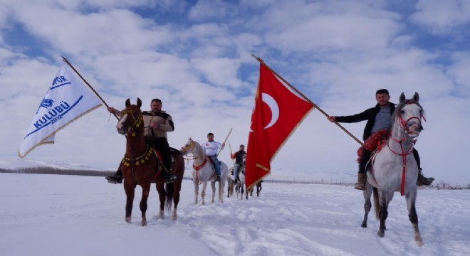 Kar üzerinde cirit şöleni