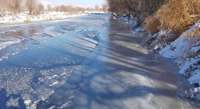 Karasu Nehri dondu