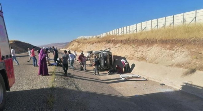 Karayazı’da feci kaza: 1 ölü, 8 yaralı