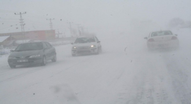 Erzurum-Ağrı karayolu tipi nedeniyle trafiğe kapatıldı