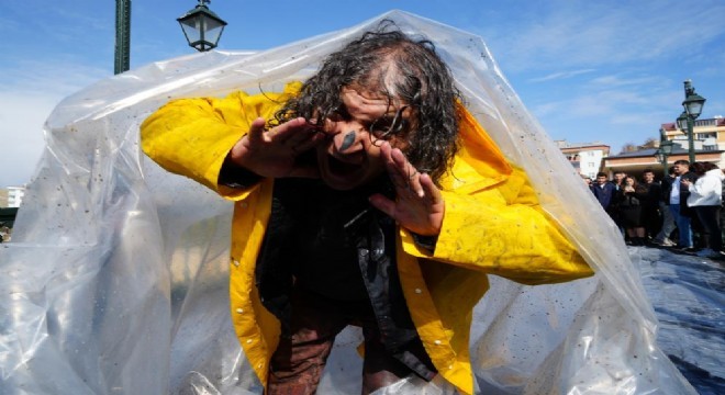 Kavukçu dan çevre kirliliğine dikkat çeken performans