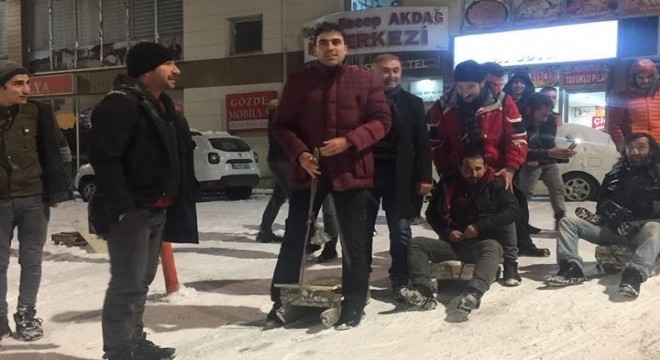 Kaymakam Erdem İspirlilerin kar keyfini paylaştı