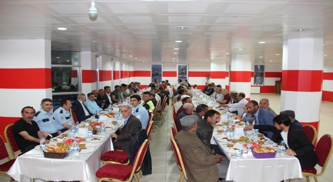 Kaymakam Turan iftarda muhtarlarla buluştu