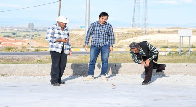 Kırgız Türkleri ‘aşık oyunu  geleneğini yaşatıyorlar