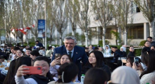 Manas’tan 3 bin kişiye geleneksel sokak iftarı