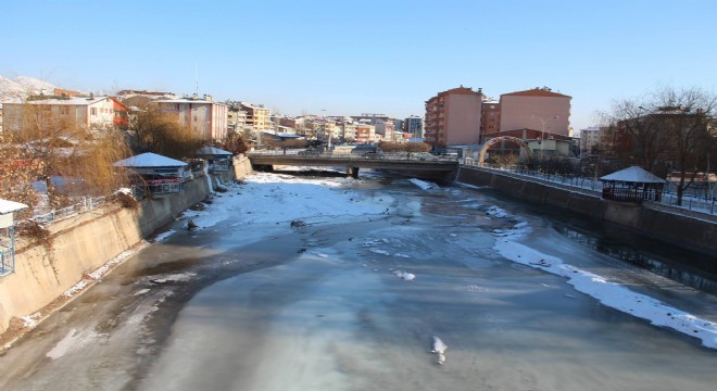 Oltu Çayı da dondu