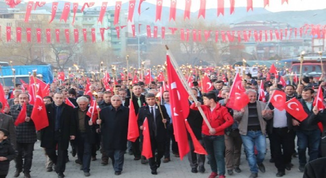 Oltu’da coşkulu fener alayı